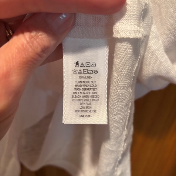 Tahari Women's Linen Cap Sleeve Button Back Top in White Small NWT - Picture 5 of 5